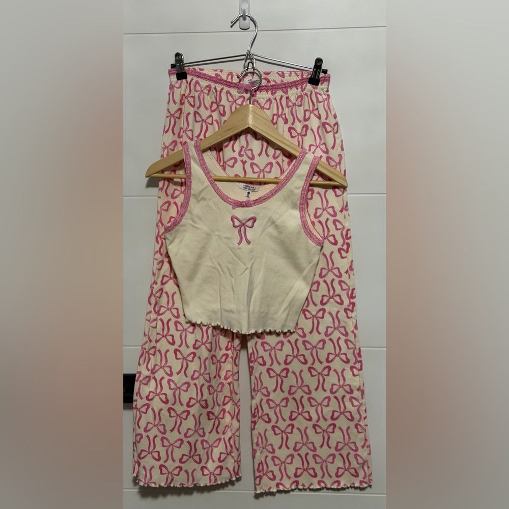 ⭐️NWOT⭐️ Crop Top & Pants Pajama Set (ptp approx 14in-inseam approx 26in) Size S